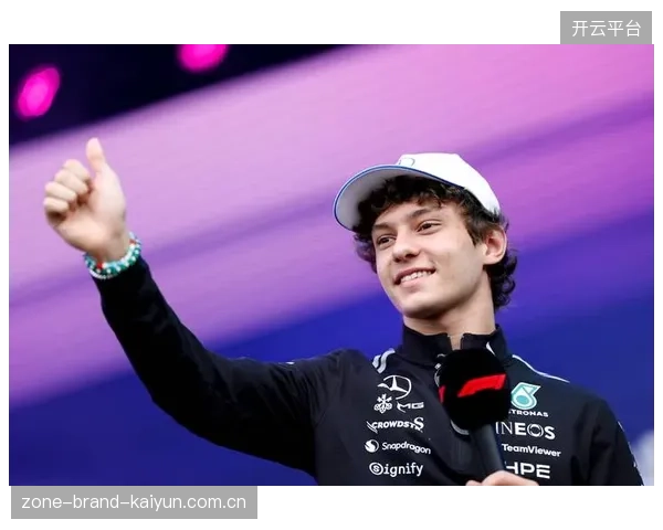 超越极限：F1赛车连续四圈做出紫色最快的背后故事